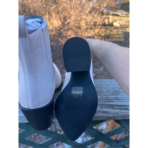 Nasty Gal Off White Pointed Toe Heeled Boots Sz 4 NWB - Picture 5 of 10